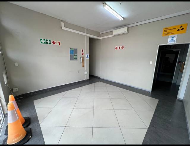 449M² WAREHOUSE TO LET IN STRIJDOMPARK